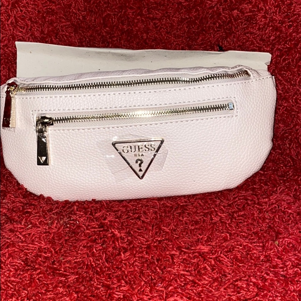 🔥🔥NWT🔥🔥 GUESS ADJUSTABLE WAIST BAG